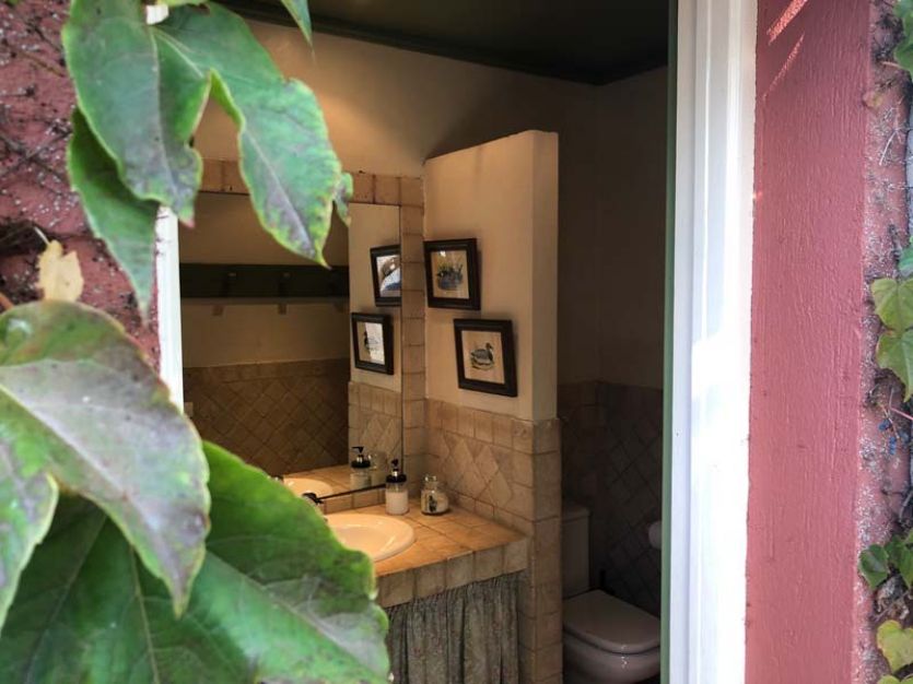 Tenerife localizaciones rodajes cine tv foto baño aseo lavabo lavamanos encimera estilo rústico campestre mosaico espejo de pared