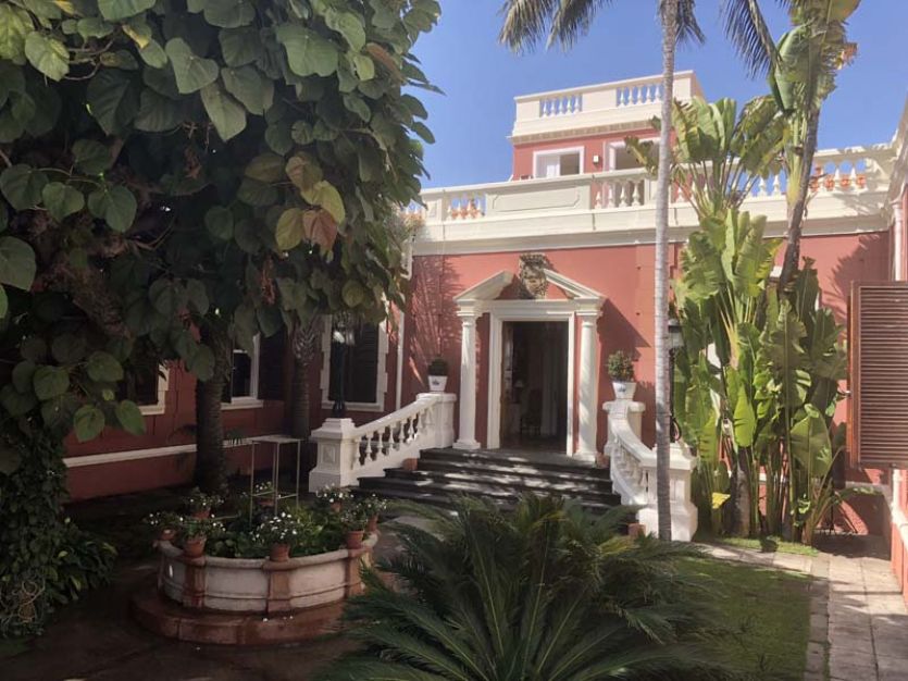 Tenerife localizaciones rodajes cine tv foto fachadas casa señorial solariega siglo XVIII jardín escaleras columnas balaustrada fuente árboles