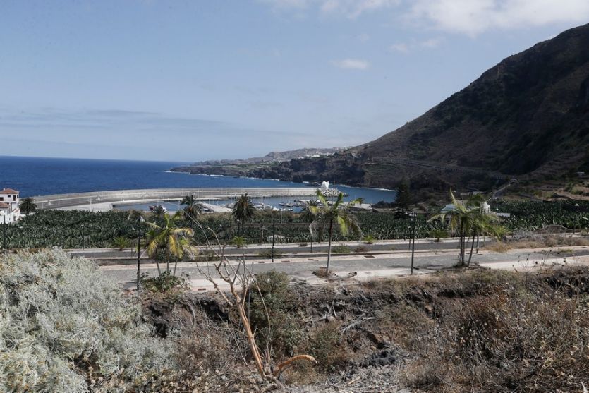 Tenerife film tv photoshoot locations old tennis court shrubs bushes trees banana plantation sea