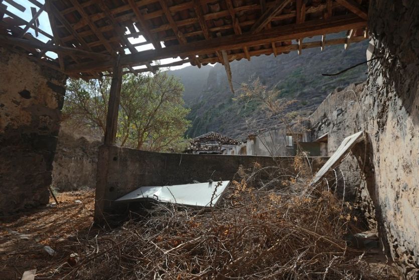 Tenerife localizaciones rodajes cine tv foto ruinas viejo descuidado abandonado en ruinas hundido vencido techo agujeros muros de piedra