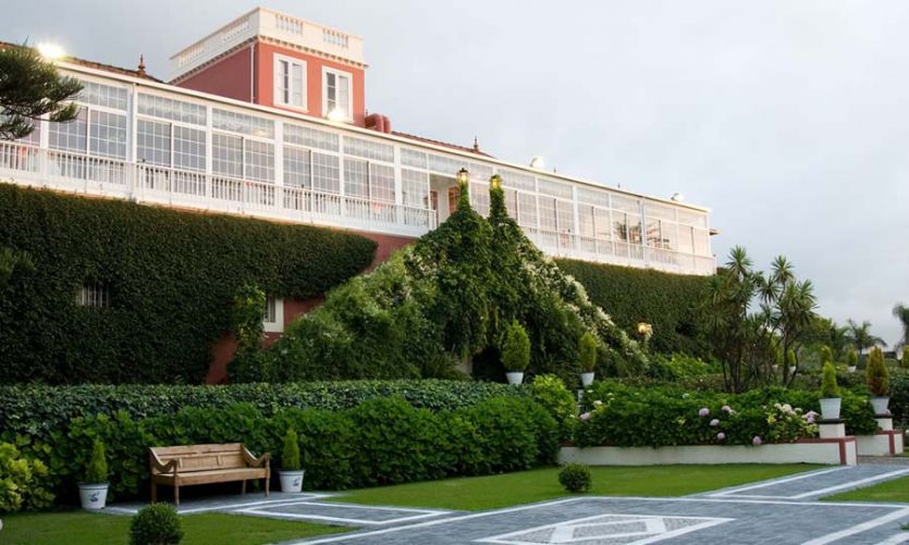 Tenerife localizaciones rodajes cine tv foto fachadas casa señorial solariega siglo XVIII jardín terraza grande cubierta acristalada porche escaleras 