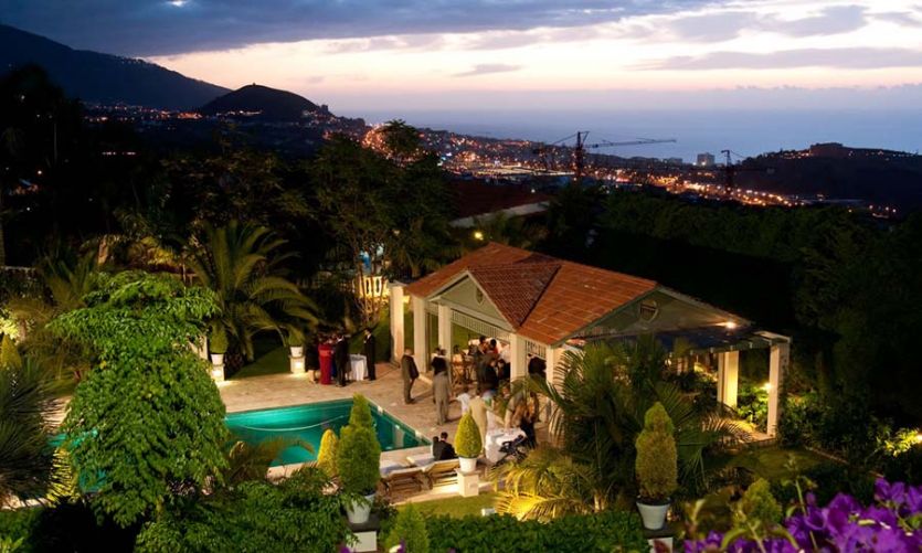 Tenerife localizaciones rodajes cine tv foto eventos bodas piscina jardín flores césped casa solariega señorial tiras de luces palmeras pérgola