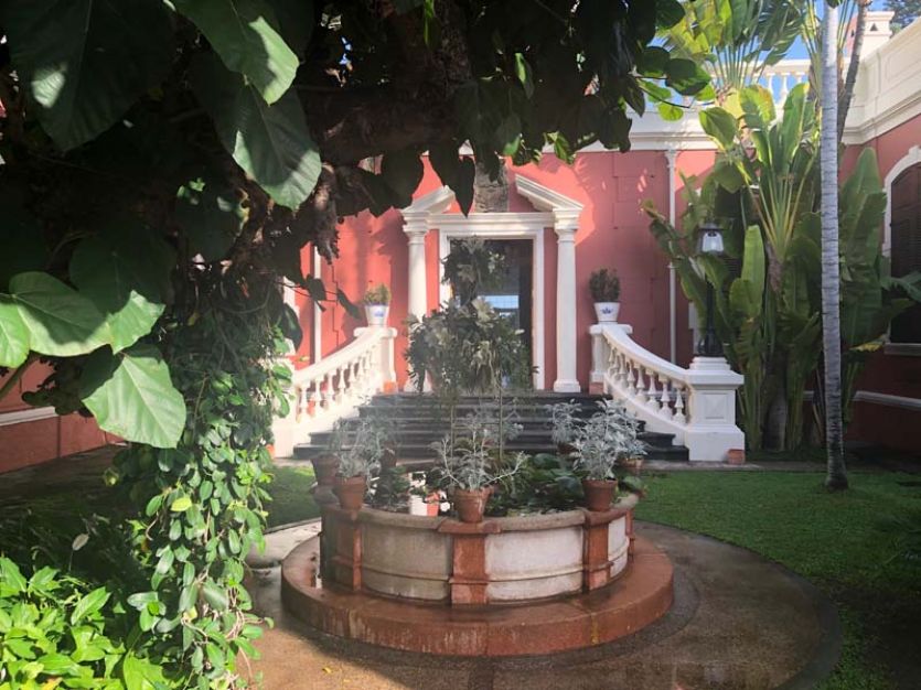Tenerife localizaciones rodajes cine tv foto fachadas casa señorial solariega siglo XVIII jardín escaleras columnas balaustrada fuente árboles