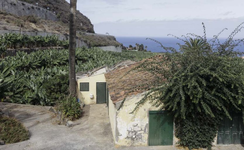 Tenerife localizaciones rodajes cine tv foto agrícola finca anexo dependencia almacén tejado tejas cobertizo finca platanera mar colinas
