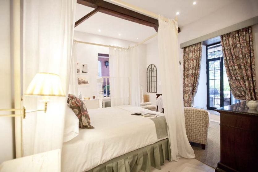 Tenerife localizaciones rodajes cine tv foto lujoso dormitorio habitación cama dosel amplio casa señorial solariega siglo XVIII mansión grande espacioso