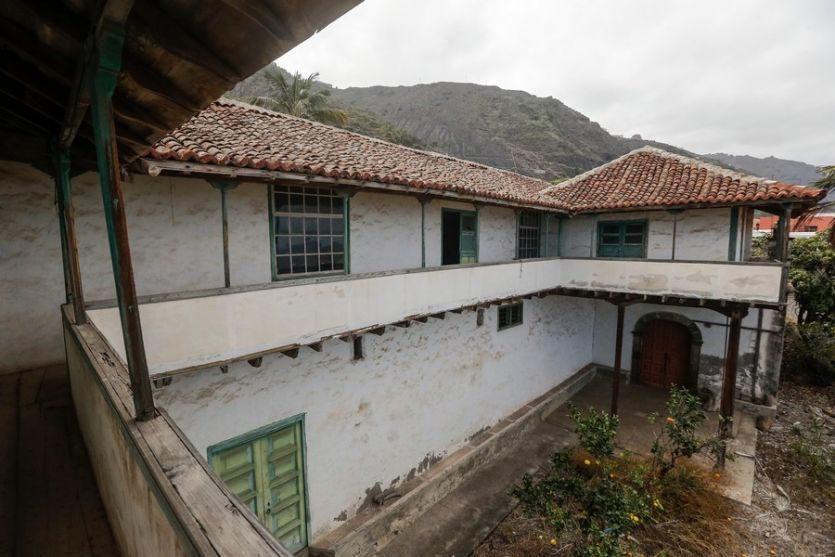 Tenerife localizaciones rodajes cine tv foto América Latinan colonial casa balcón tejado tejas hacienda casa señorial solariega matorrales