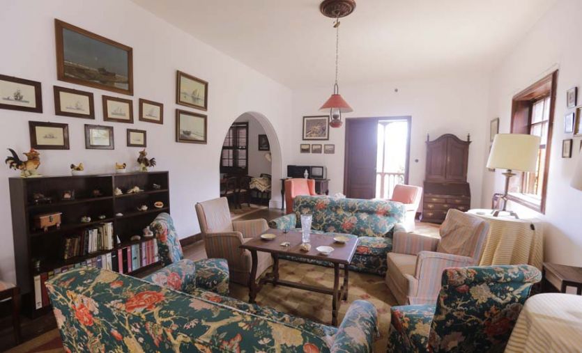 Tenerife localizaciones rodajes cine tv foto sala salón cuarto de estar colonial casa de campo mansión casa principal señorial arco amplio grande  