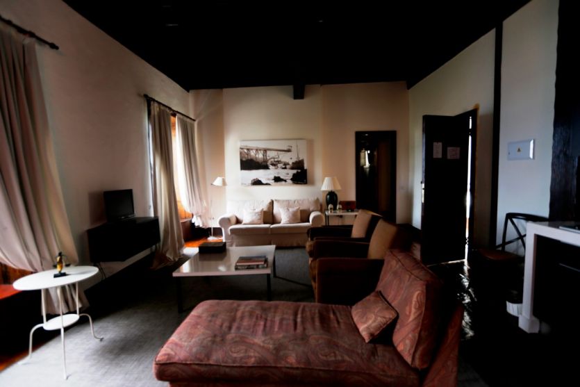 Tenerife localizaciones rodajes cine tv foto sala cuarto de estar hall panelado madera techo raro curioso inusual