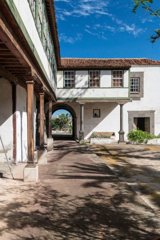 Tenerife film tv photoshoot locations gate entrance derelict