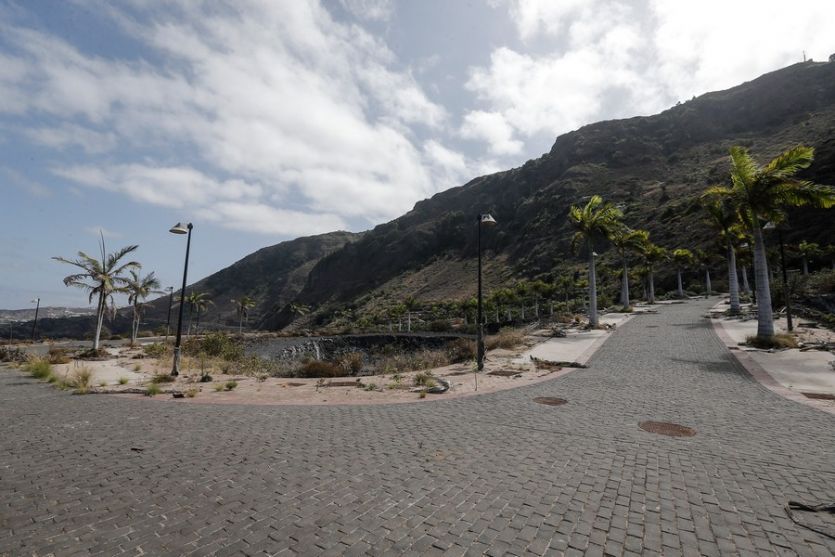 Tenerife localizaciones rodajes cine tv foto patio espacioso amplio normal chimenea tejado tejas