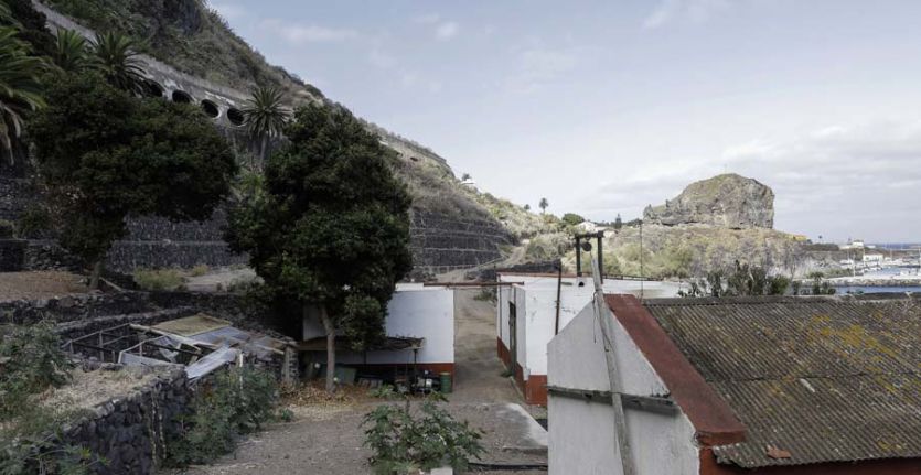 Tenerife localizaciones rodajes cine tv foto finca agrícola industrial anexo dependencia almacén raro inusual mar piedra muros rocoso colinas 