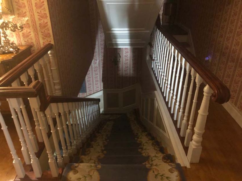 I-ESC-JF 1	Tenerife film tv photoshoot locations period carpeted stairs stately home 18th century British style wood banister handrail